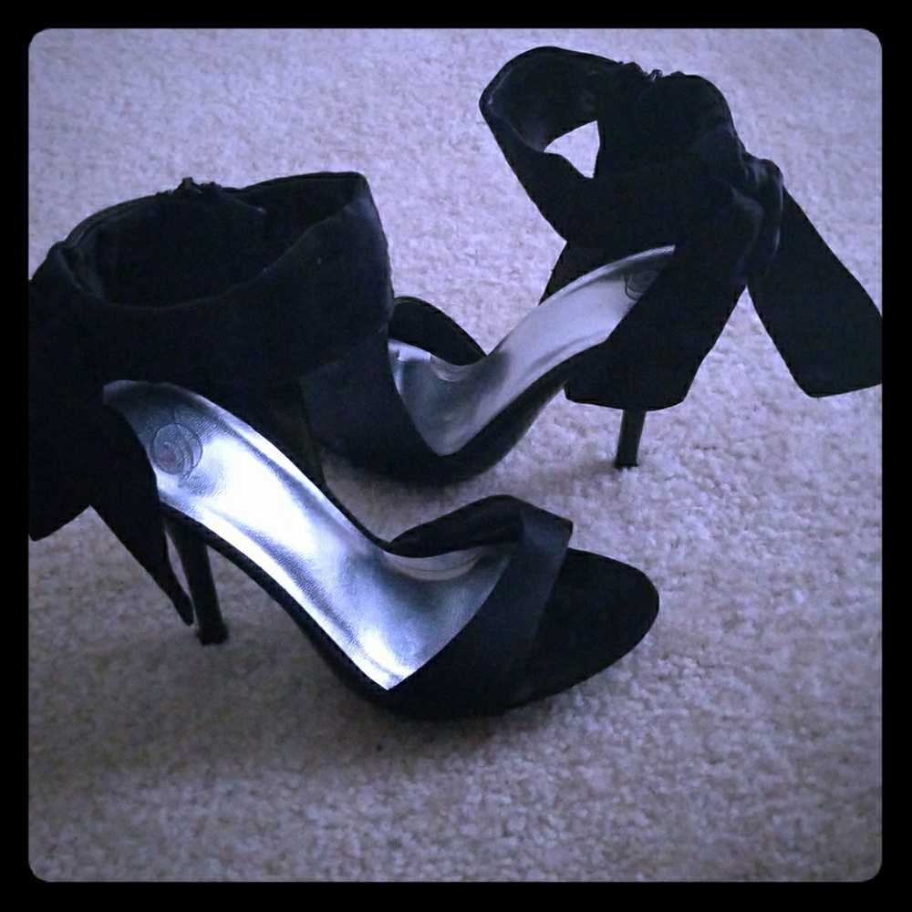 BLACK heels